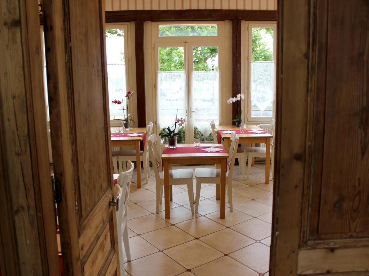 Hotel Les Aubepines Illiers-Combray Екстериор снимка